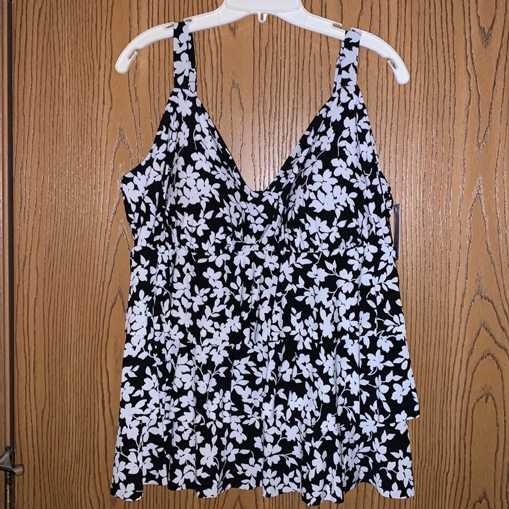 Tankini Top NWT 2X Ruffle Front